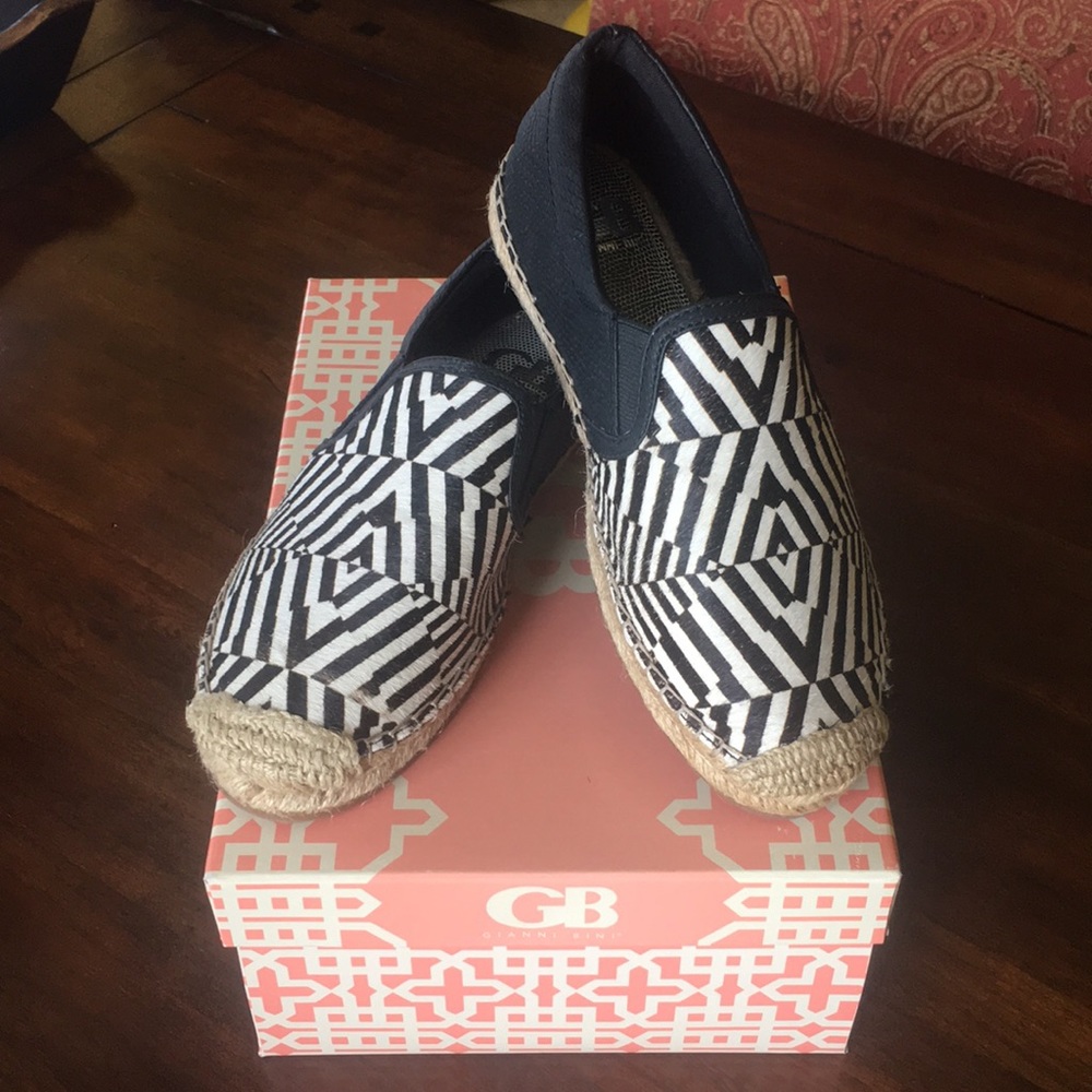 Adorable Gianni Bini Street-Beatz Slip Ons